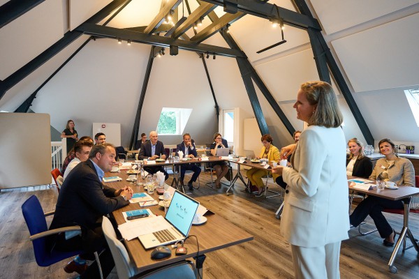 Minister Ernst Kuipers bezoekt Gender Clinic